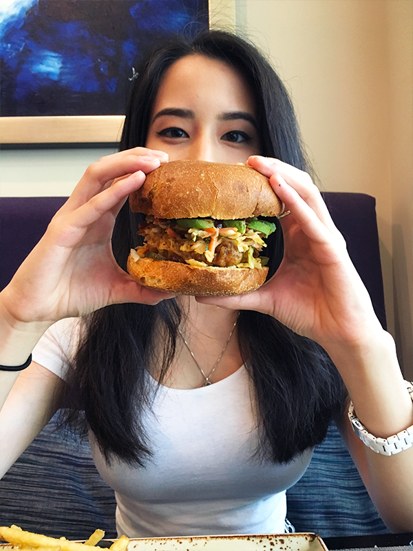 With a rich diversity and access to all sorts of food options, it might be overwhelming for visitors and locals alike trying to find the best places in Miami to grab a bite to eat. Enter . . .  Sam Quintana. Sam is a part of Miami’s exciting content creator community and uses wit and humor to show us Miami’s top food spots. Her Instagram will have your stomach rumbling with all the awesome pictures of yummy foods and desserts. We spoke with Sam to find out her best influencer marketing secrets, learn more about the woman behind the photos, and what inspires her.